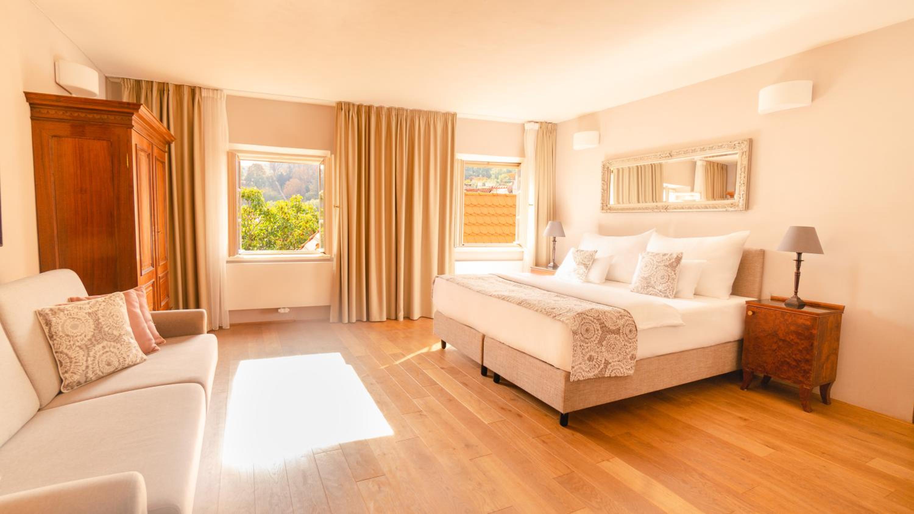 Junior Suite, Hotel Golden Key Prague 3/8