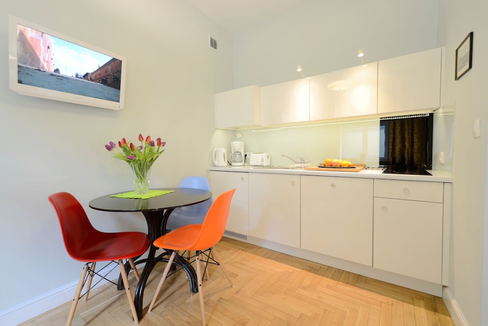 CRYSTAL SUITES CHEZ HELENA 56/64