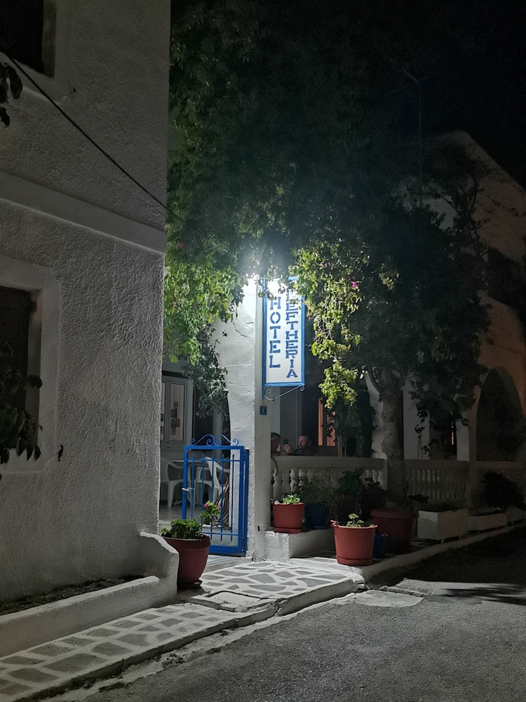 Hotel Eleftheria 38/45