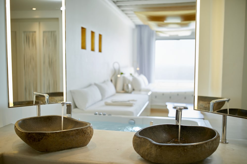 Cavo Tagoo Mykonos 49/50