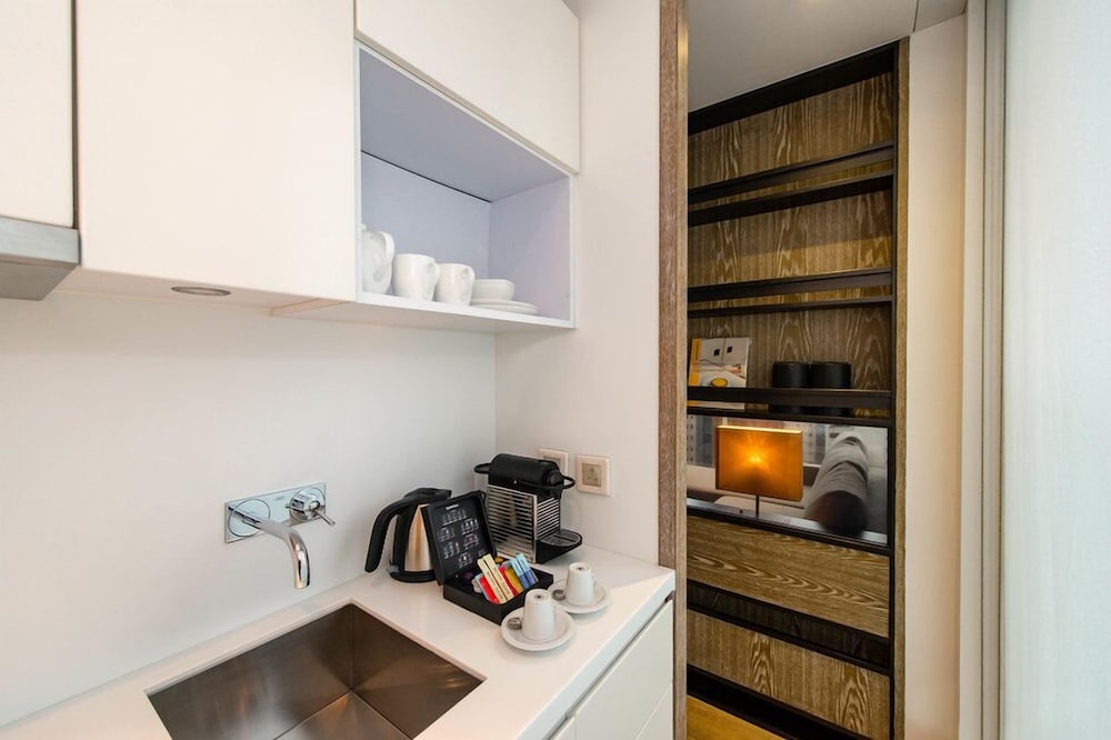 THE JERVOIS 12/50