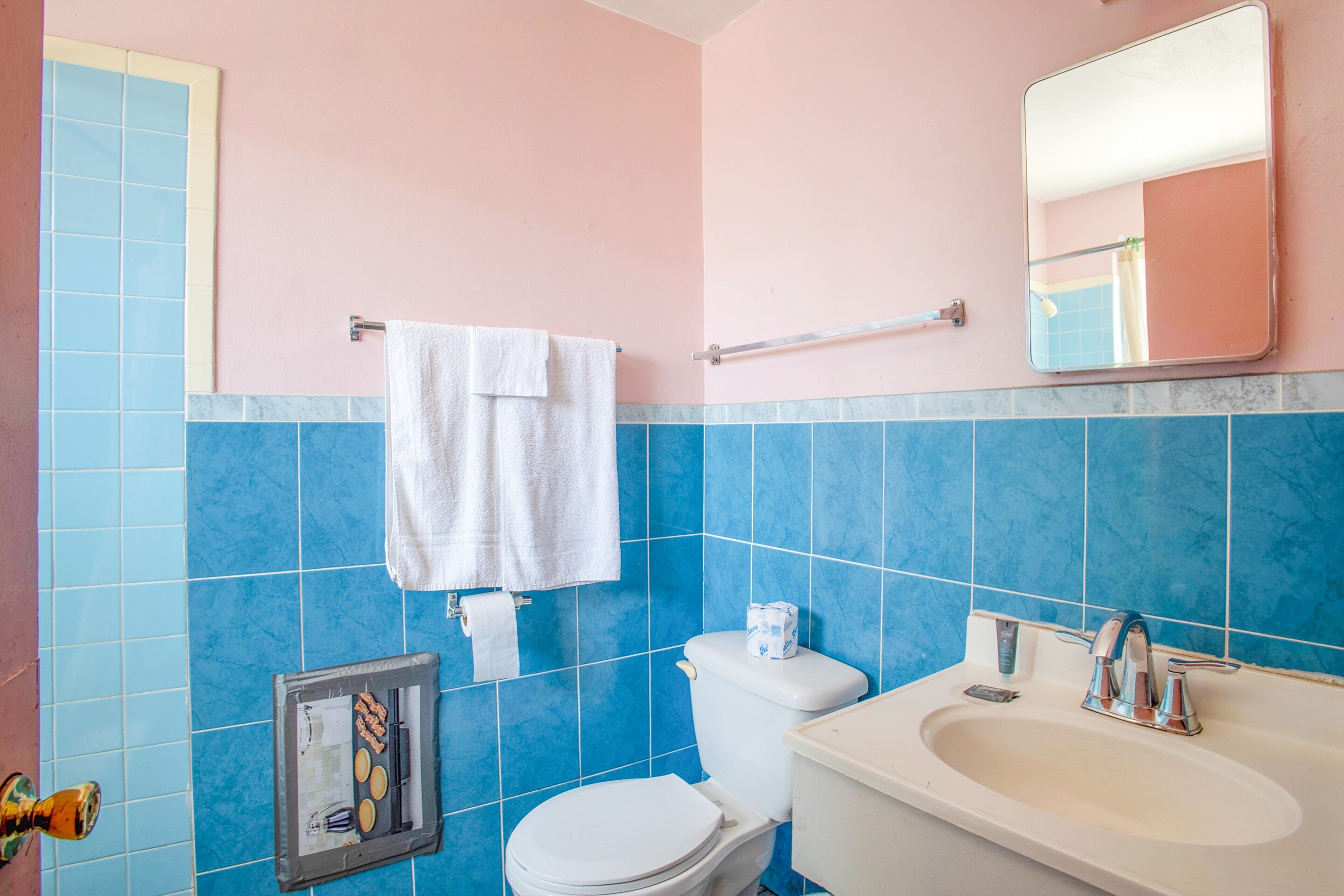 غرفة بسرير كوين وسريرين منفصلين لغير المدخنين، Sands Motel By OYO El Paso near Airport 4/5