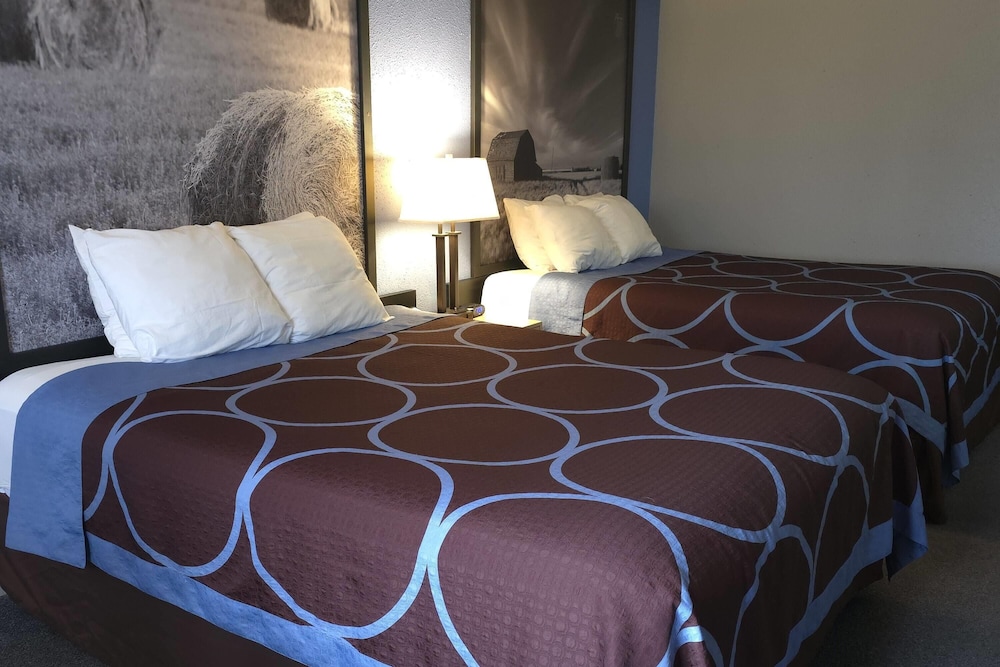 Super 8 by Wyndham Swift Current 18/46