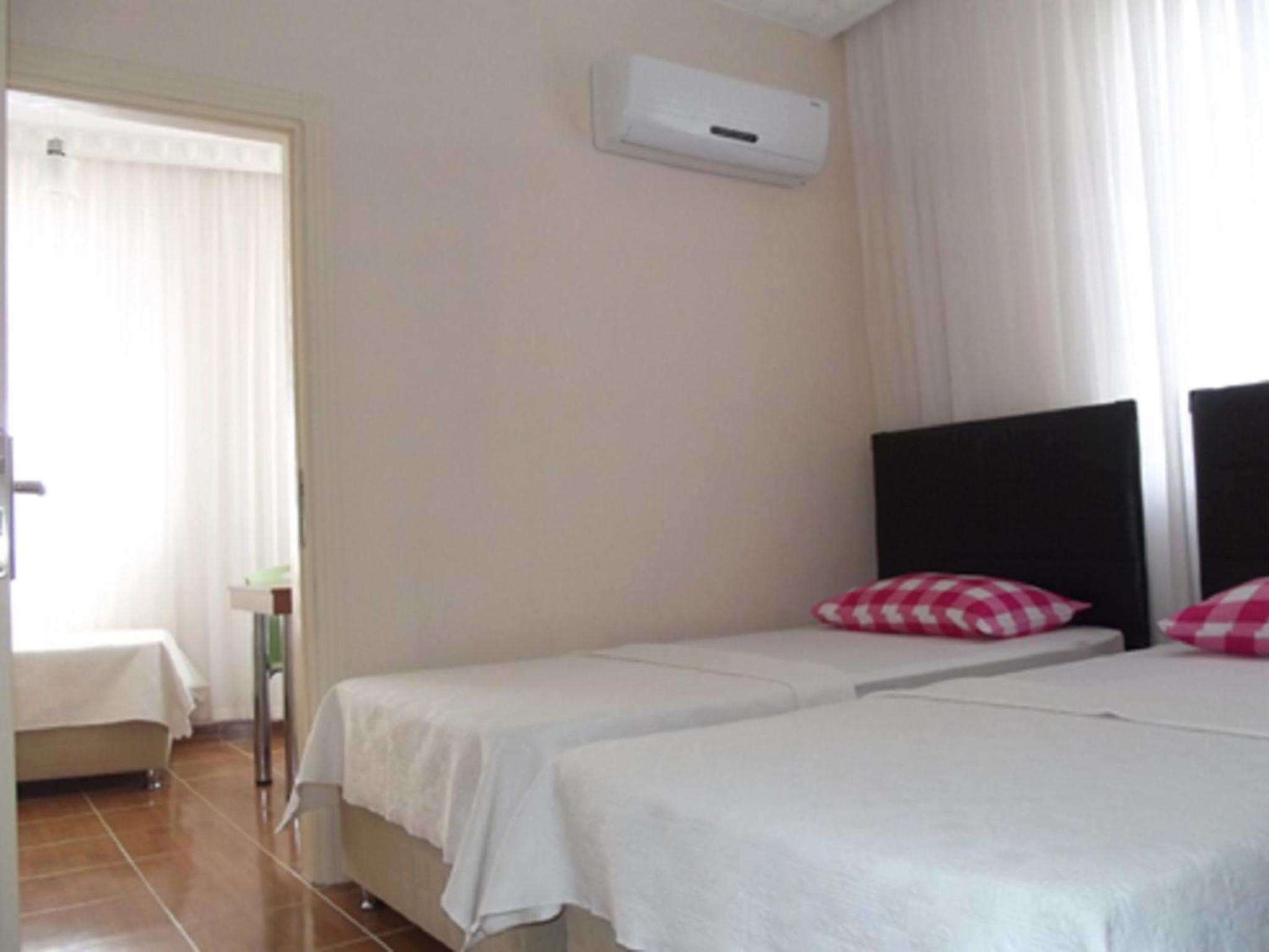 Room, Triple