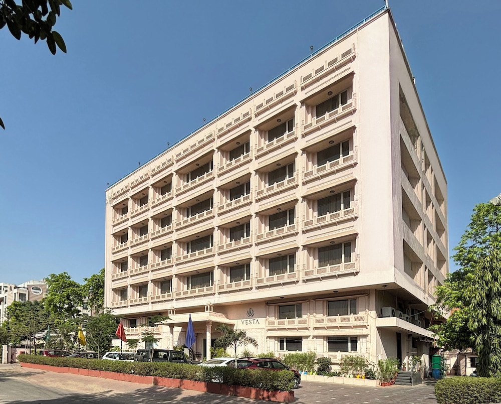 VESTA MAURYA PALACE 3/67