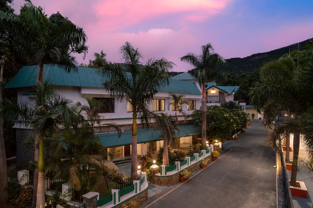 Velvet County Resort And Spa 3/49