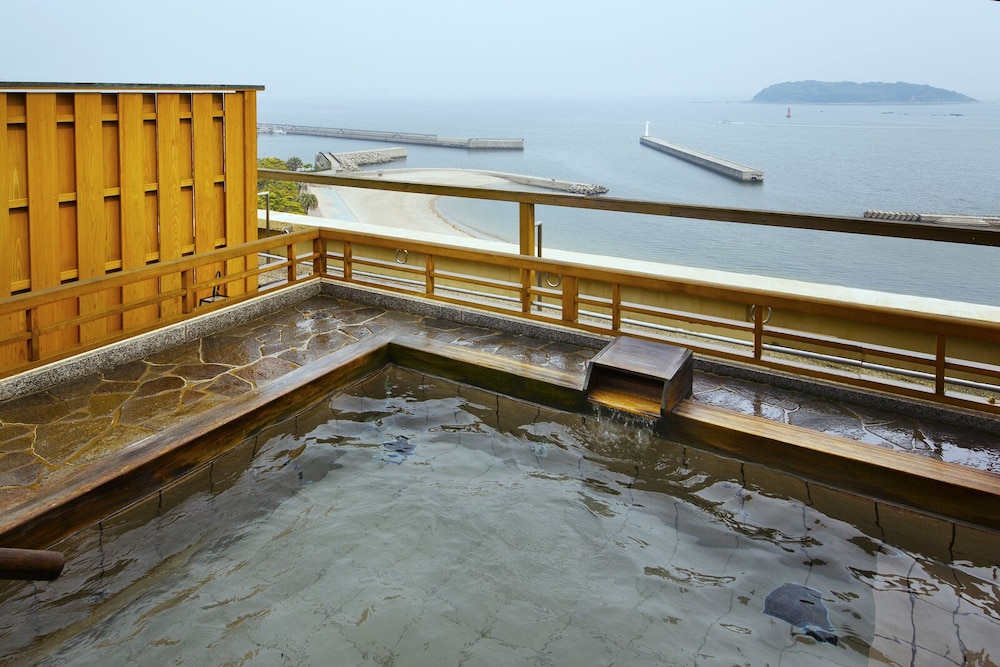 Ryugu Hotel 34/68