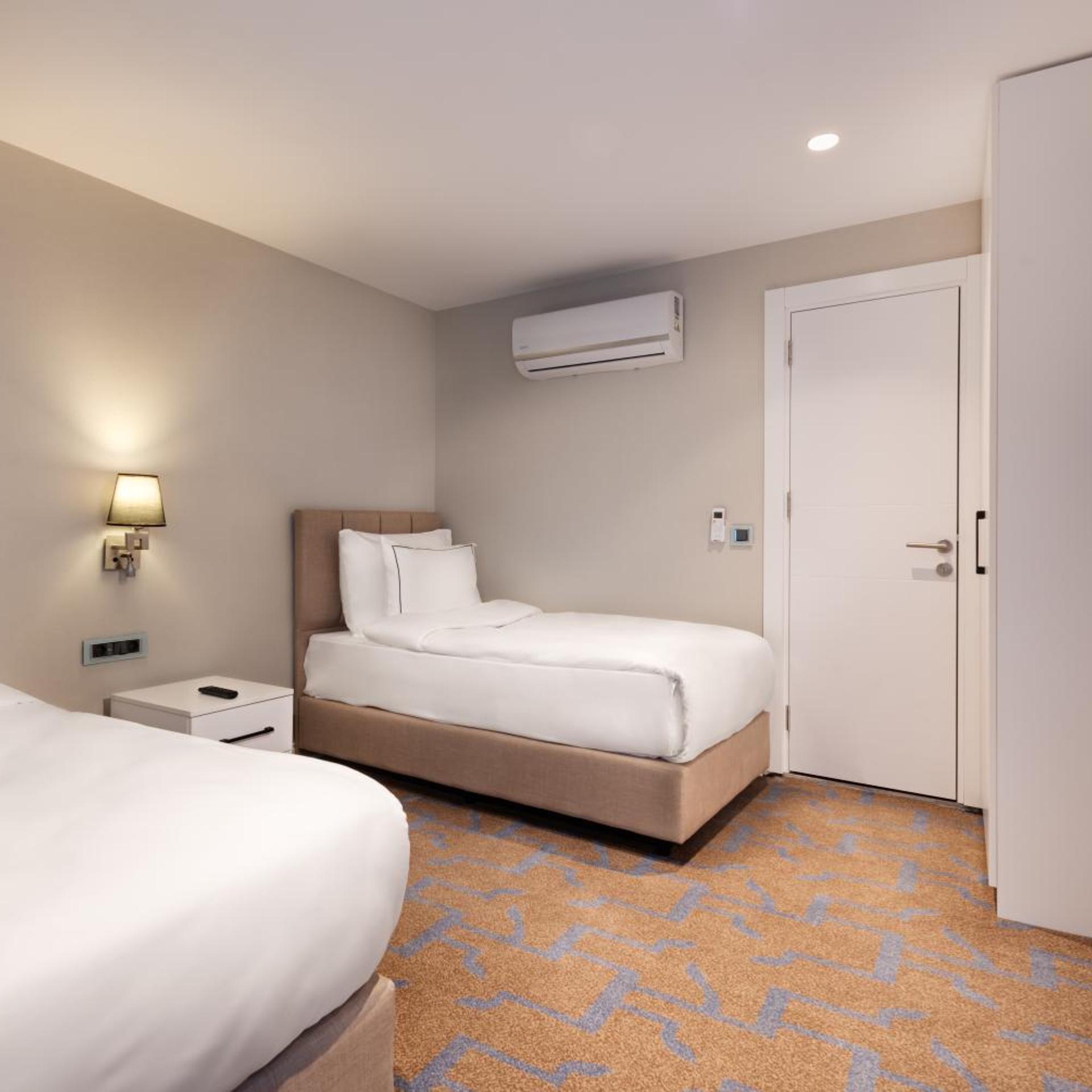 جناح بسرير كينج بغرفتي نوم، Gleam Collection Hotel 2/5