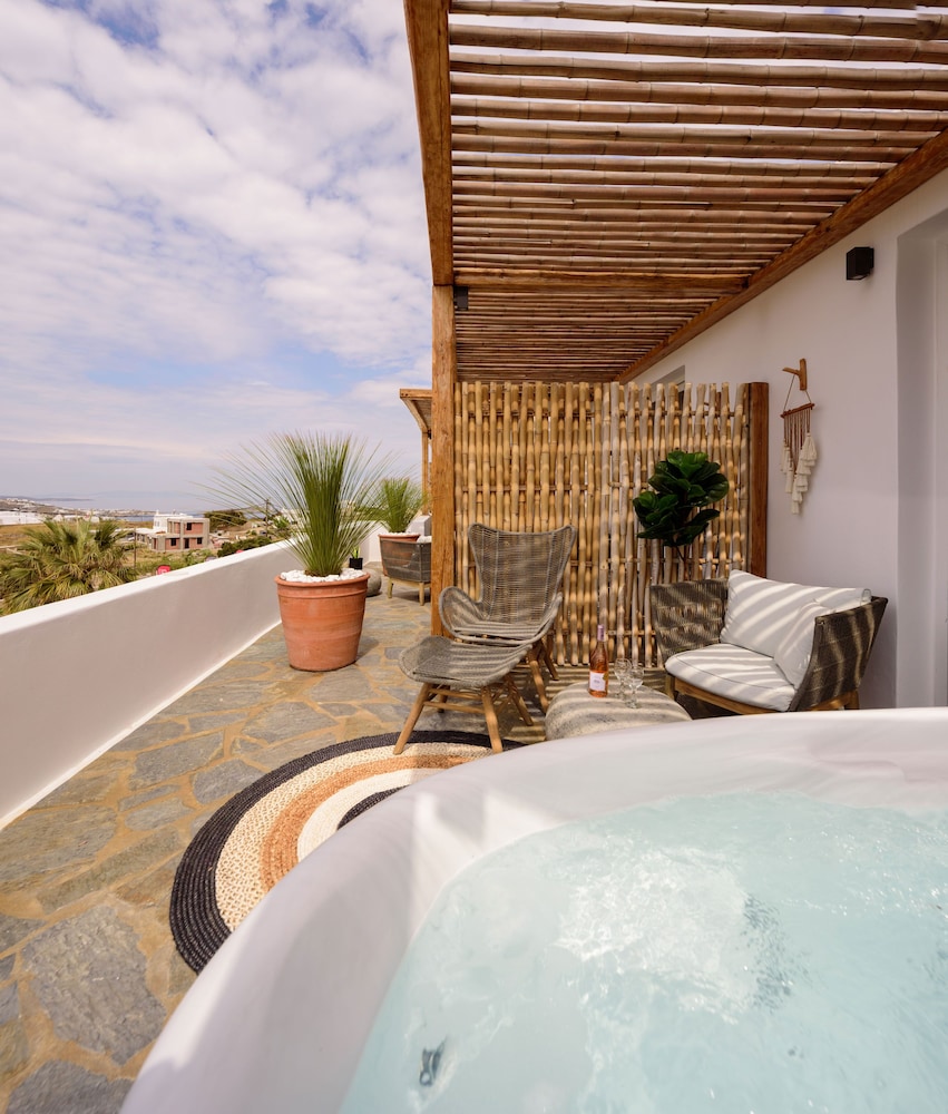 VRACHOS SUITES MYKONOS 43/75