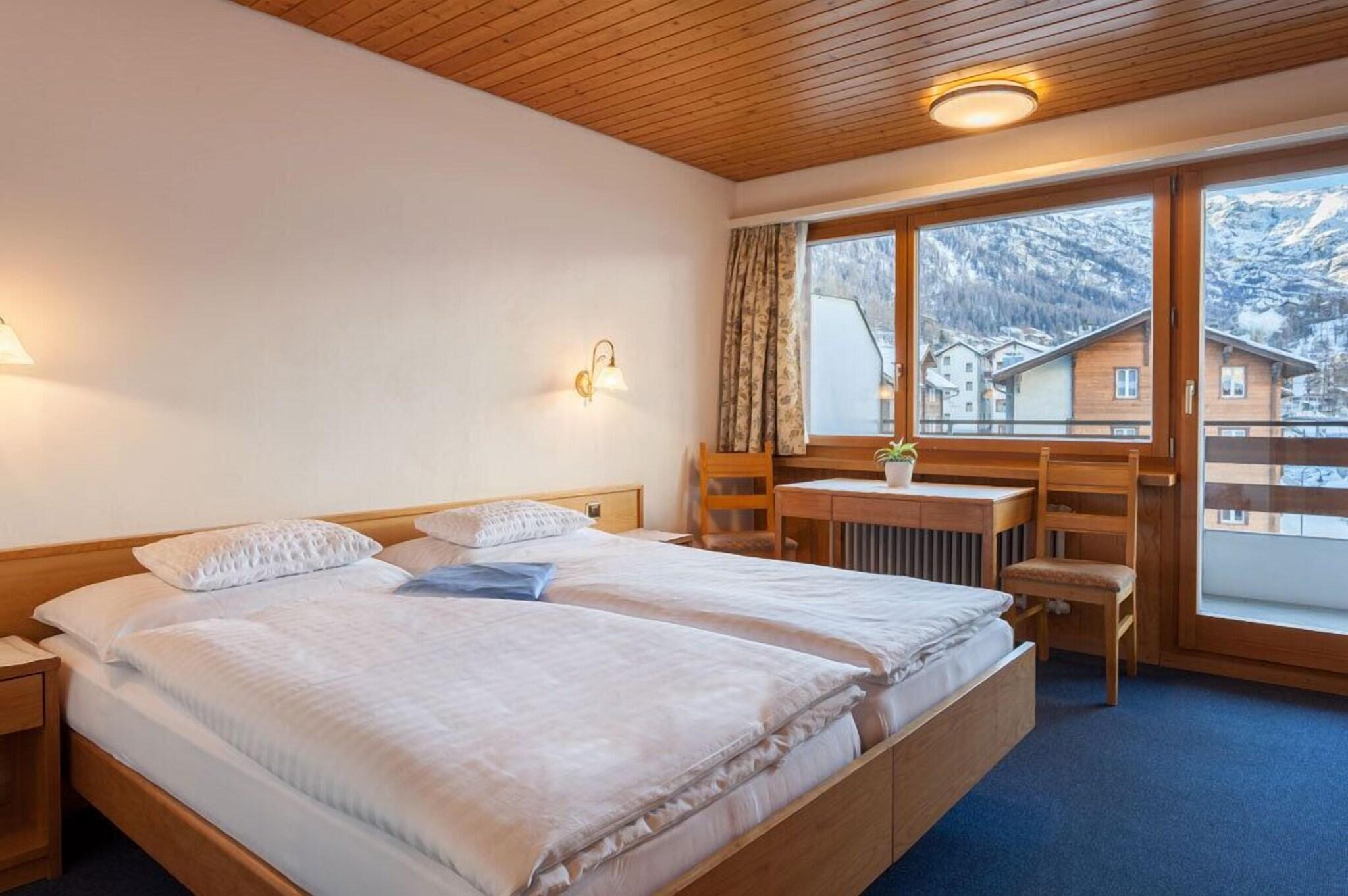 غرفة بريميوم بسرير مزدوج أو سريرين منفصلين بإطلالة، Hotel Parnass 2/4