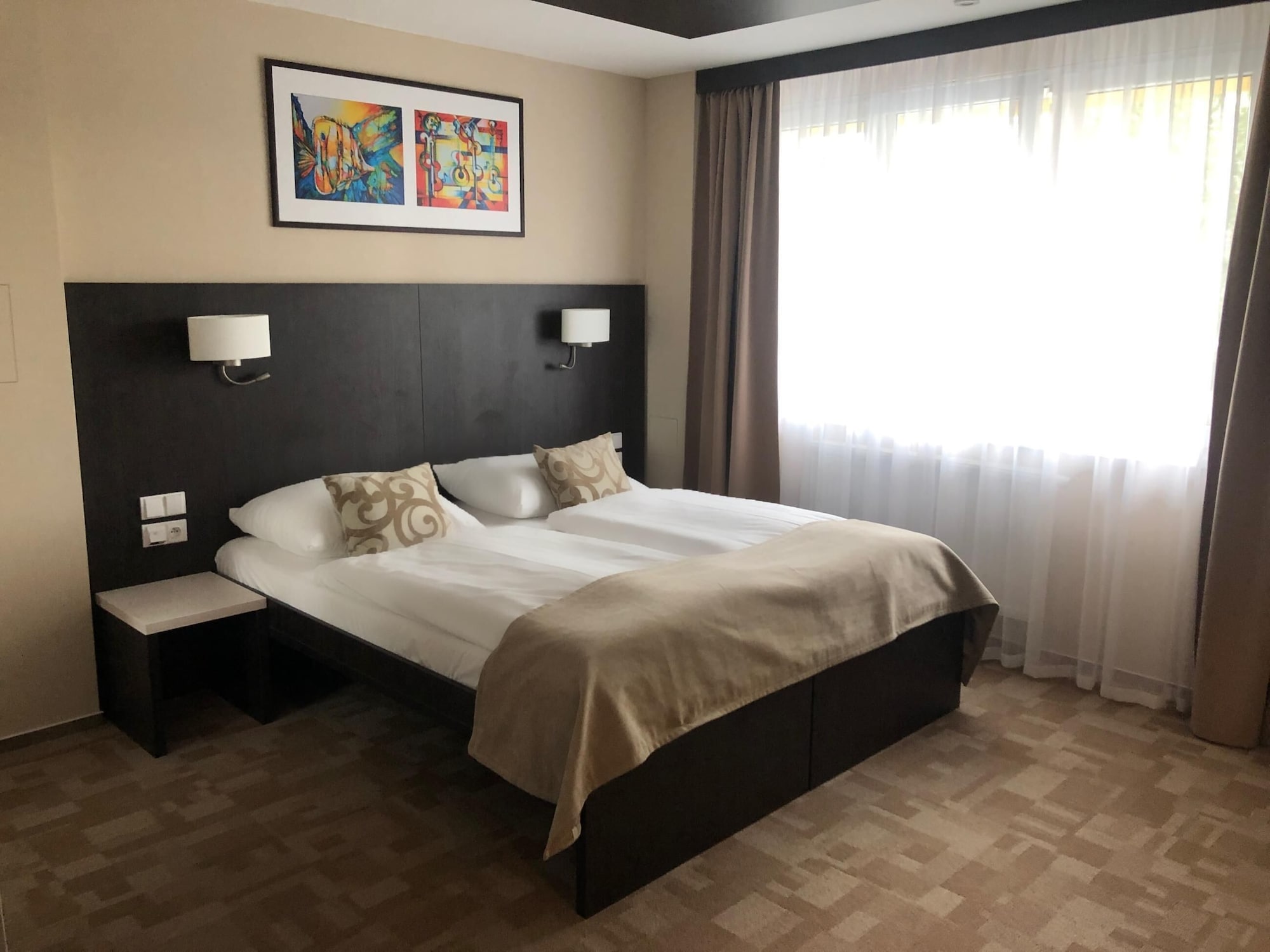 DELUXE, DOUBLE BED, ACCESSIBLE