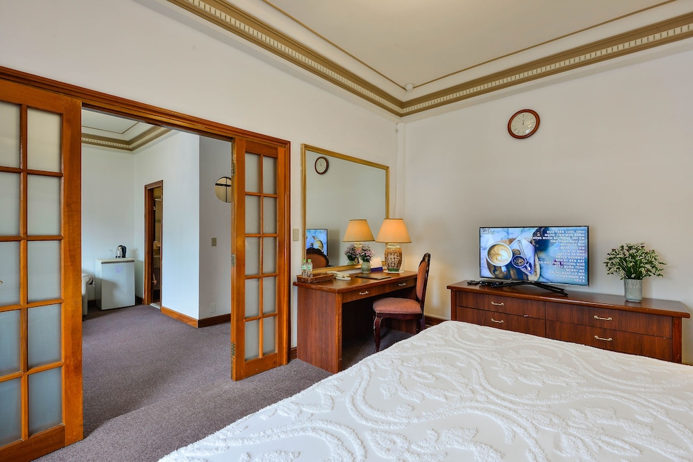 The Spring Hotel 17/56