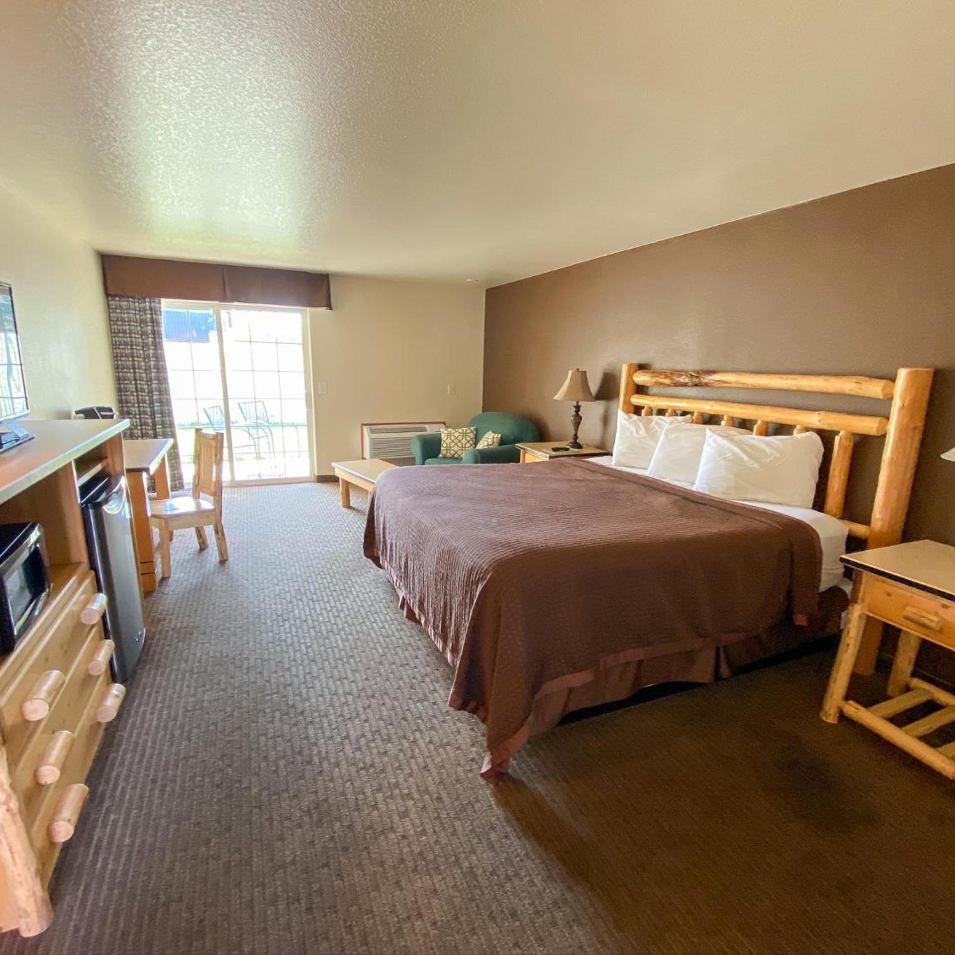 Sisters Inn & Suites 6/15