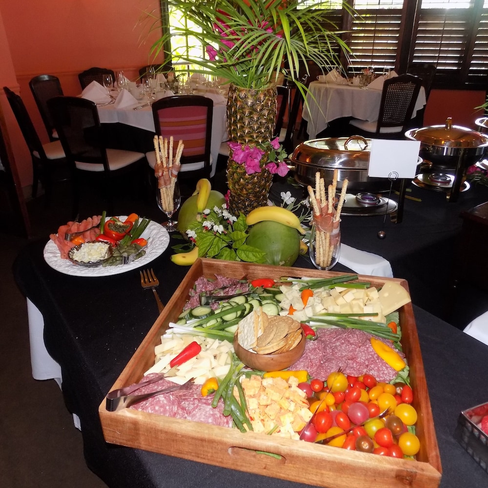 The Caribbean Court Boutique Hotel 50/83