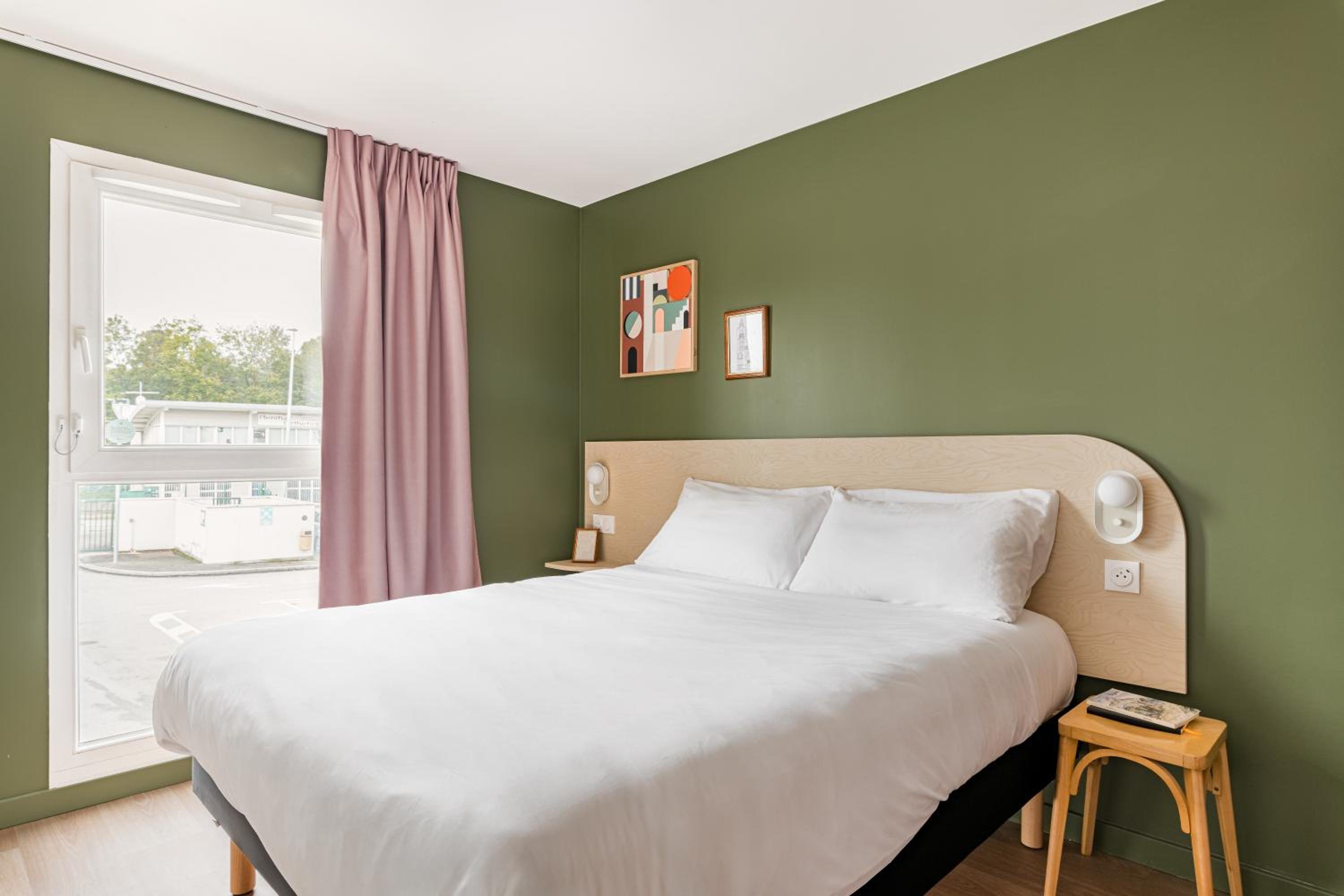 Pop, Double Bed