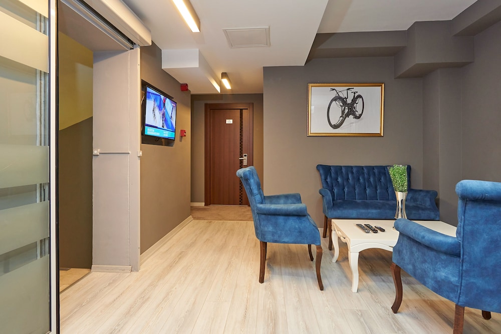 Renzo Hotel 24/38