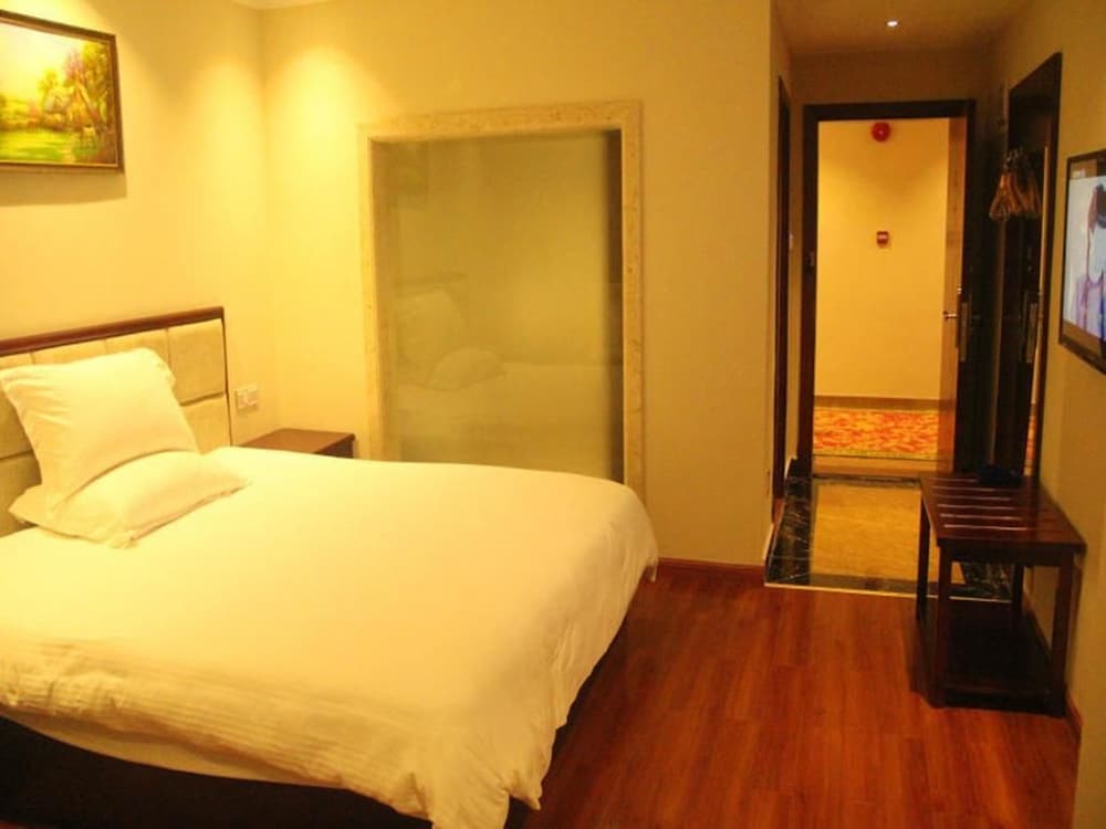 Greentree Inn Guangzhou Chimelong Paradise Yuangang Metro Station Hotel 10/26