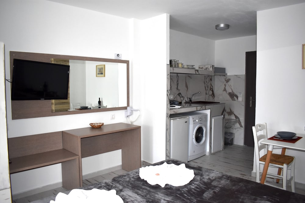 Polykratis Rooms 62/64