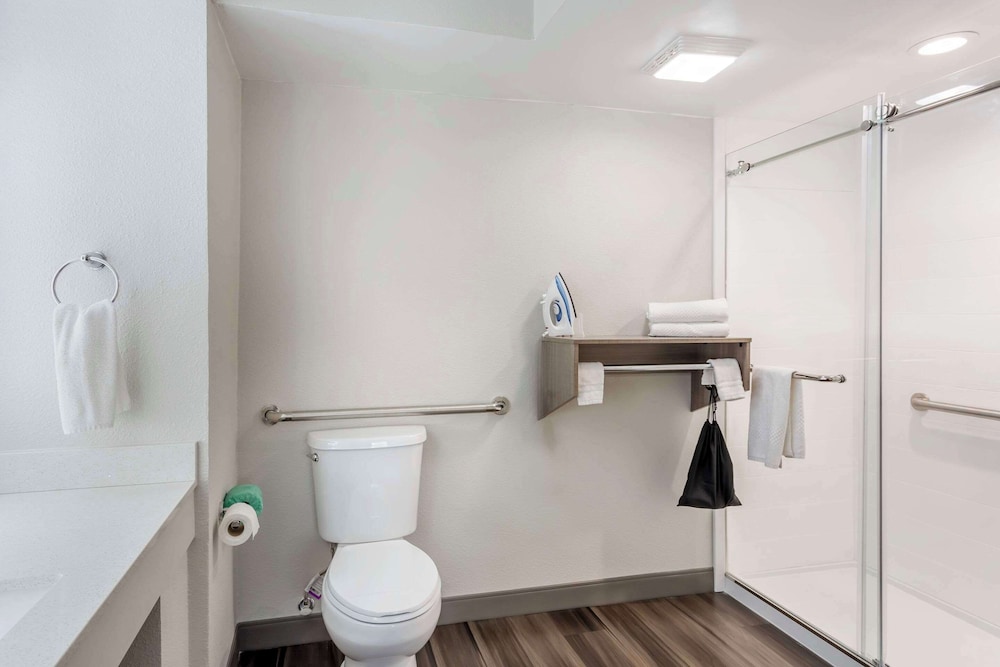 غرفة مفردة بسرير كينج، Quality Inn Ripley, WV 2/2