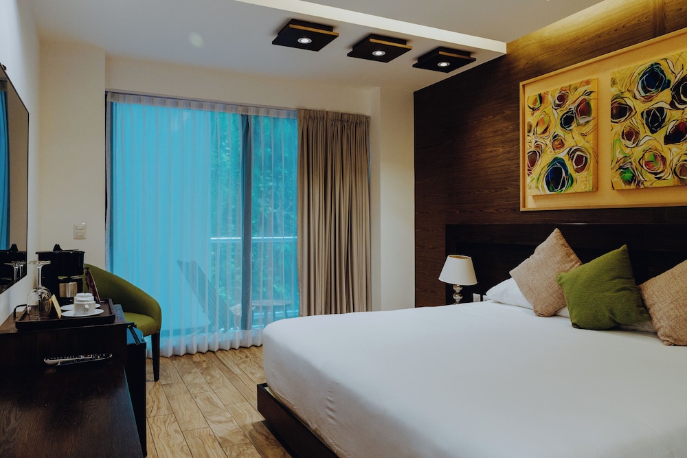 Executive, Suite, King Bed, Sofa, Bathtub