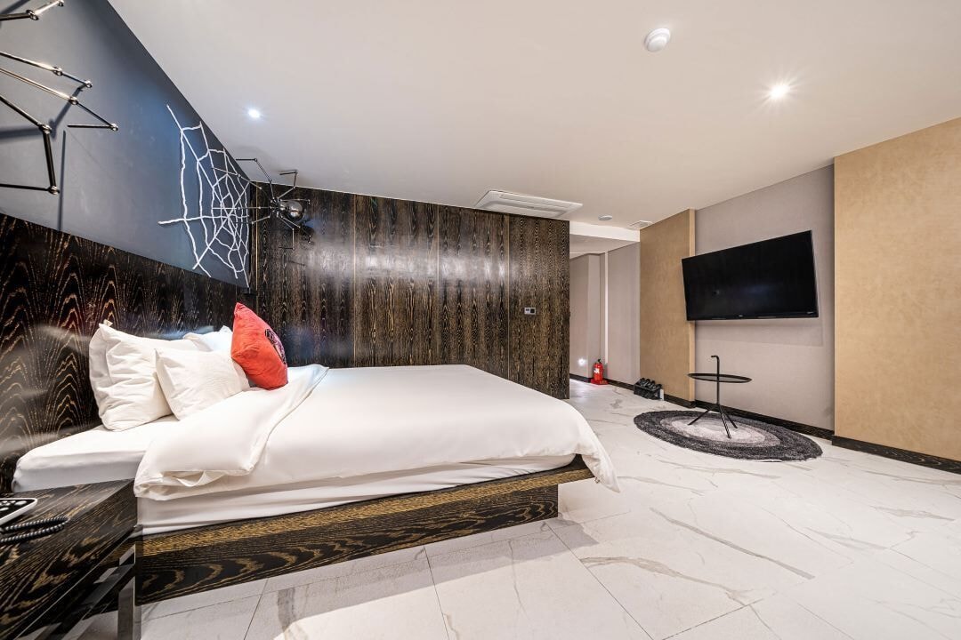 DELUXE, DOUBLE BED