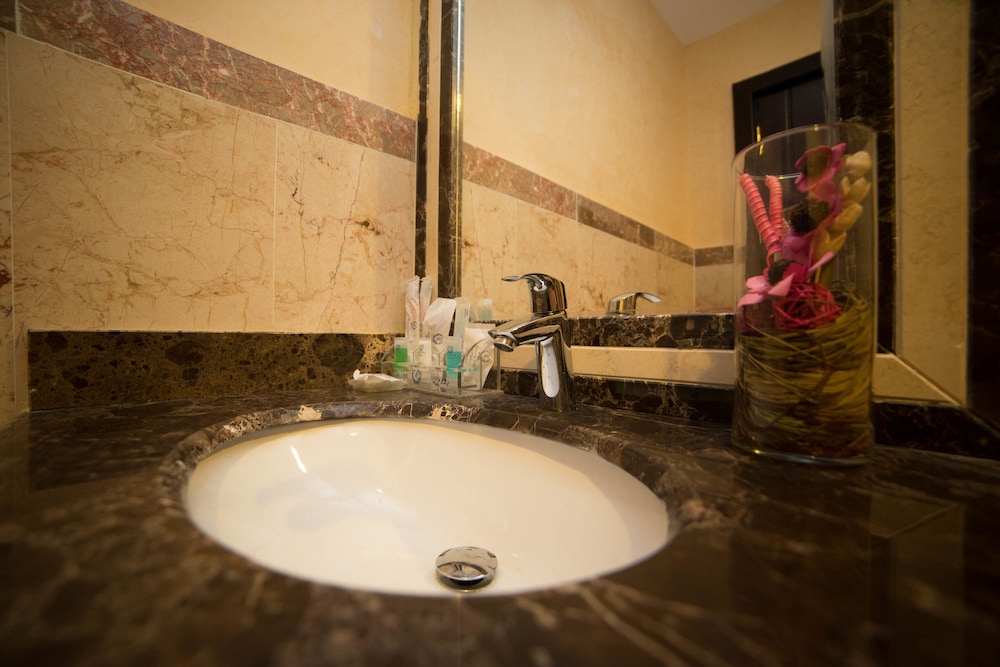 رؤوم إن بريدة(Raoum Inn Hotel Apartments Buraydah) 35/35