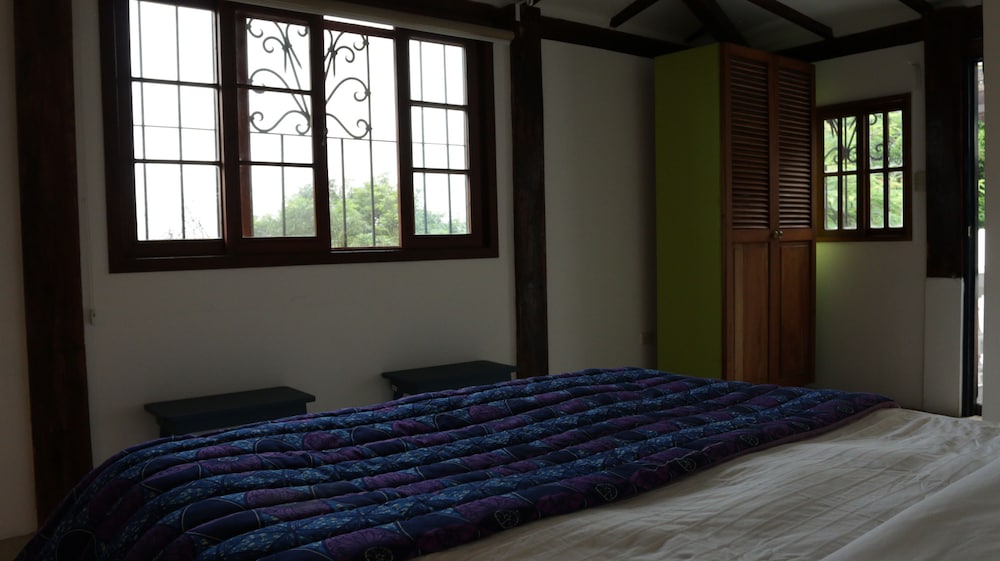 Nazu House Bed Breakfast 12/69