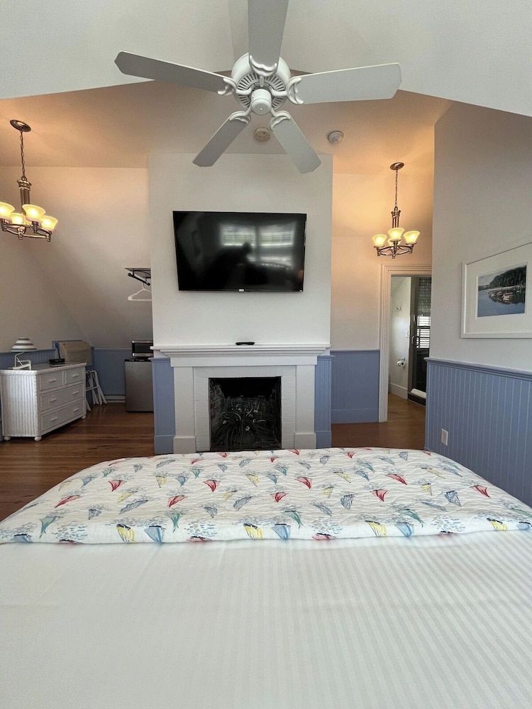 Beach Breeze Inn 35/50