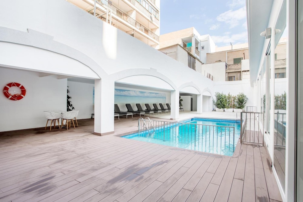 Planet One Hotel 50/55