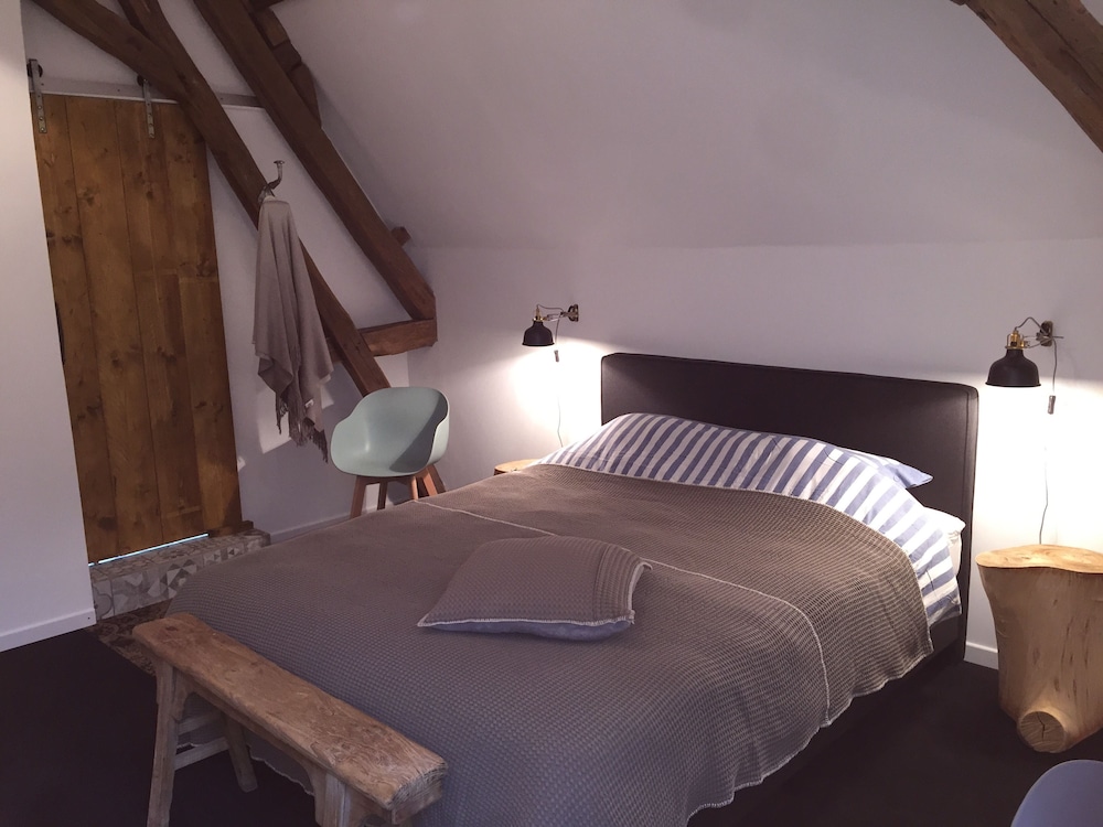 Boutique Hotel B&B Fleurie، بورجيز 9/50