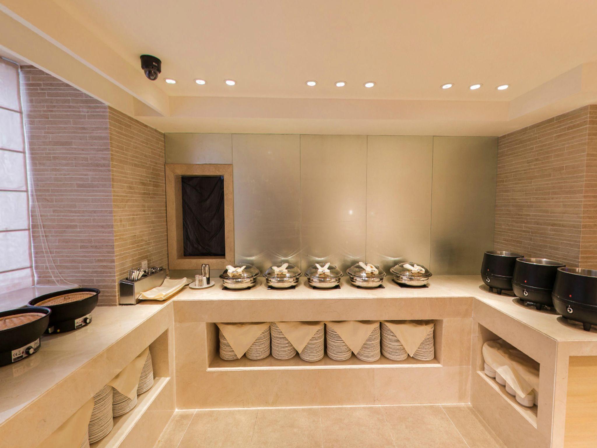 Ji Hotel (Shanghai Railway Station Tianmu West Road) 32/41