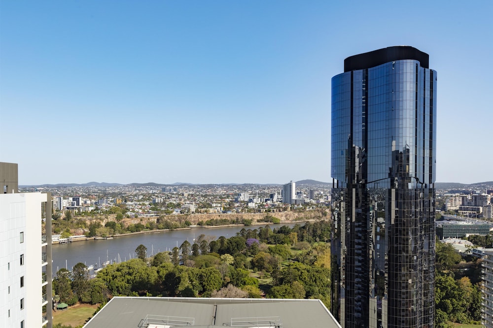 Oaks Brisbane River City Suites 63/72