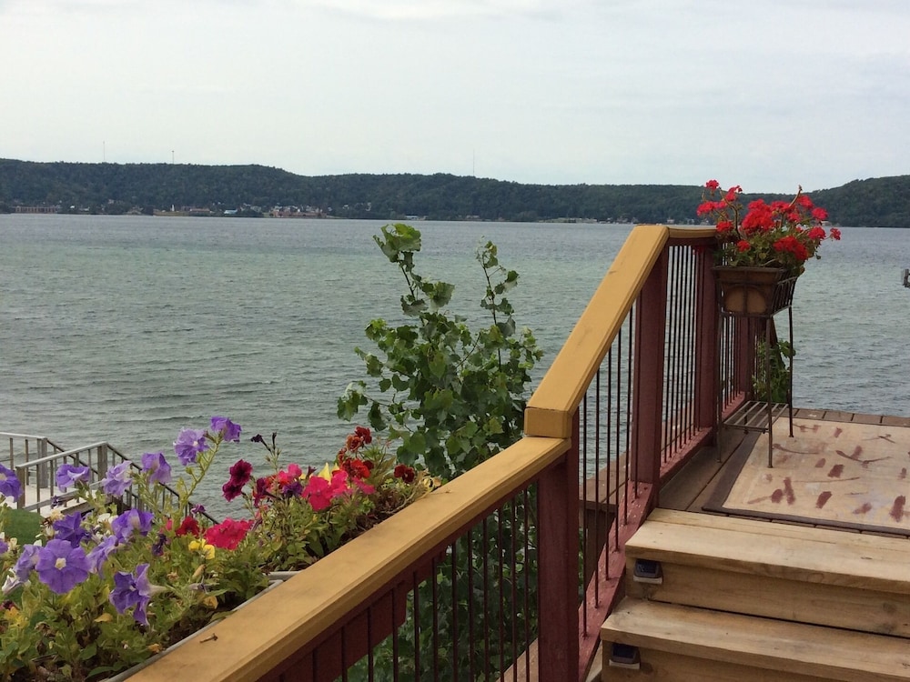 Pictured Rocks Bed and Breakfast 57/61