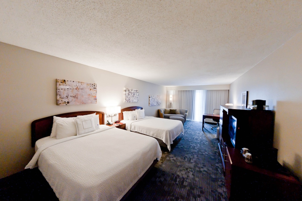 Courtyard By Marriott Decatur 6/50