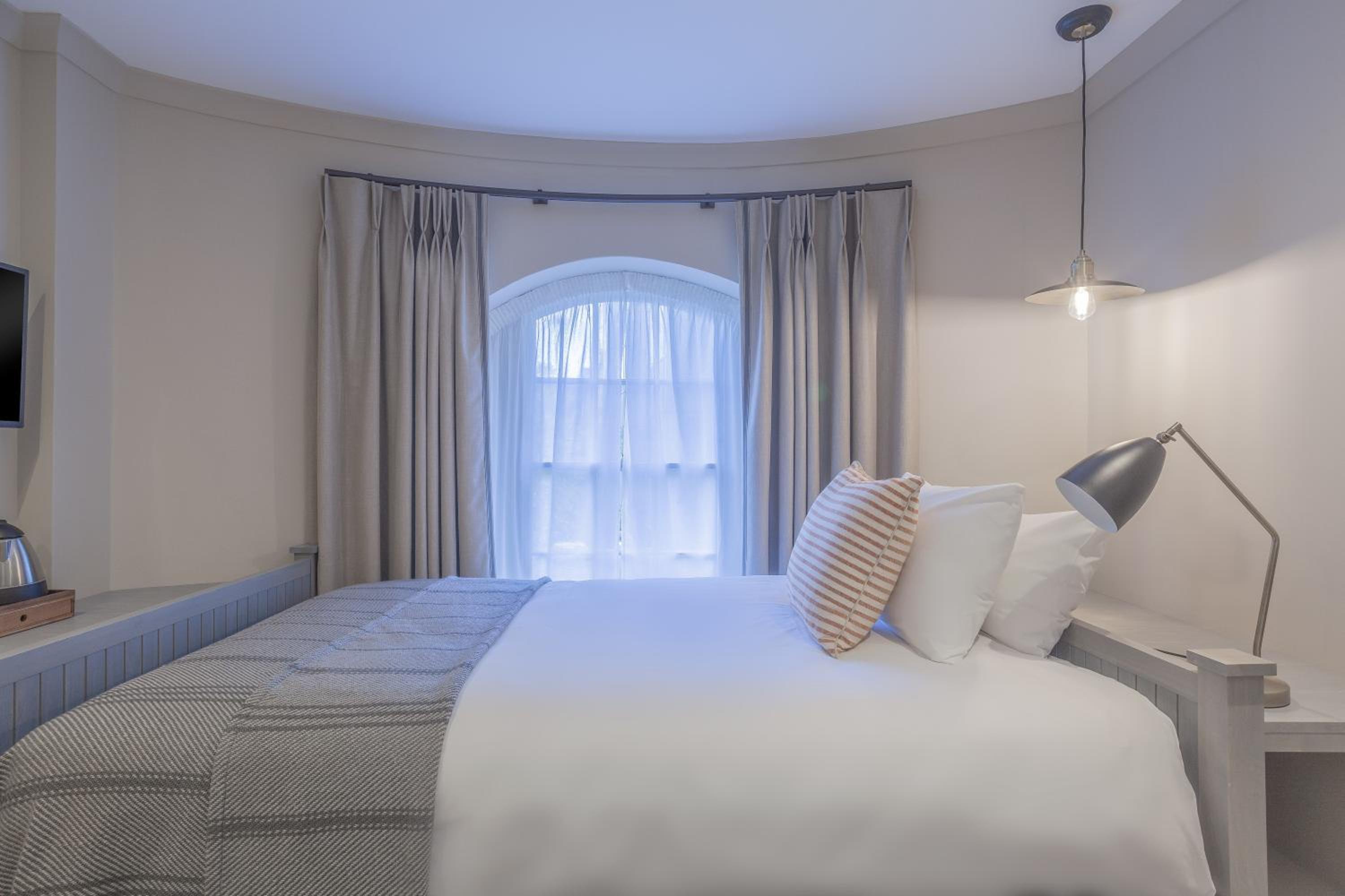Cozy, Georgian, Single