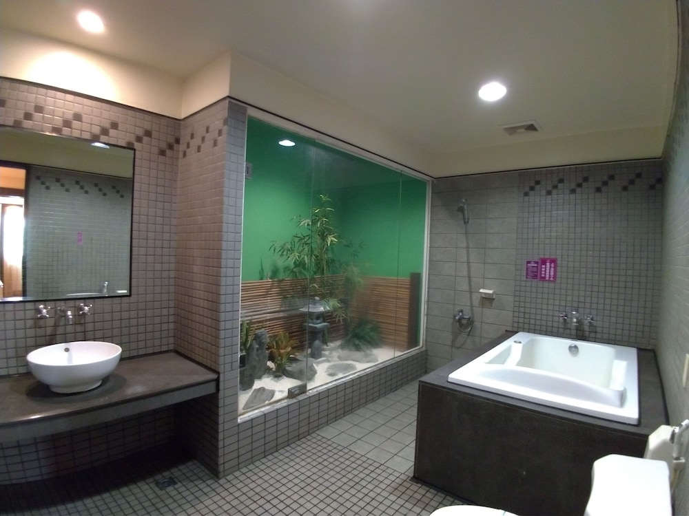 Beckham Motel 42/64