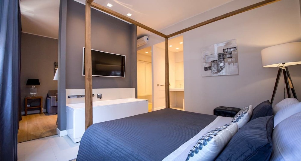 Suite 136 Luxury Rooms 8/50