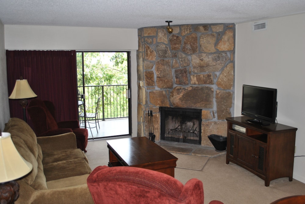 Laurel Point Resort 25/35