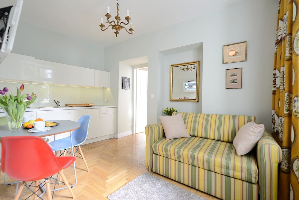 CRYSTAL SUITES CHEZ HELENA 48/64