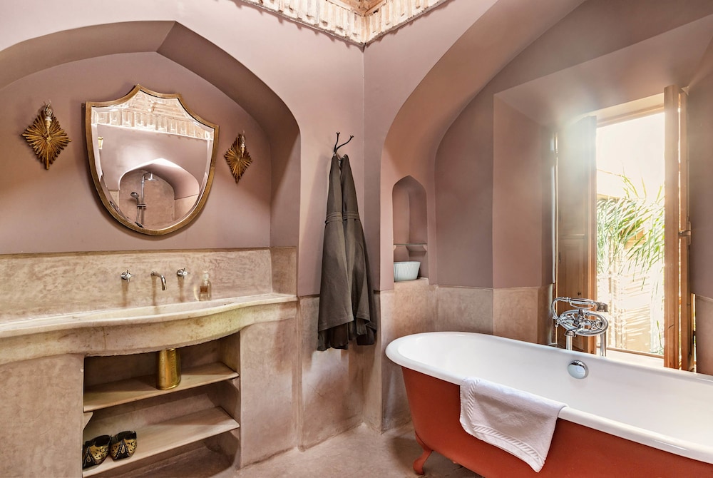 Riad Kbour & Chou 49/50