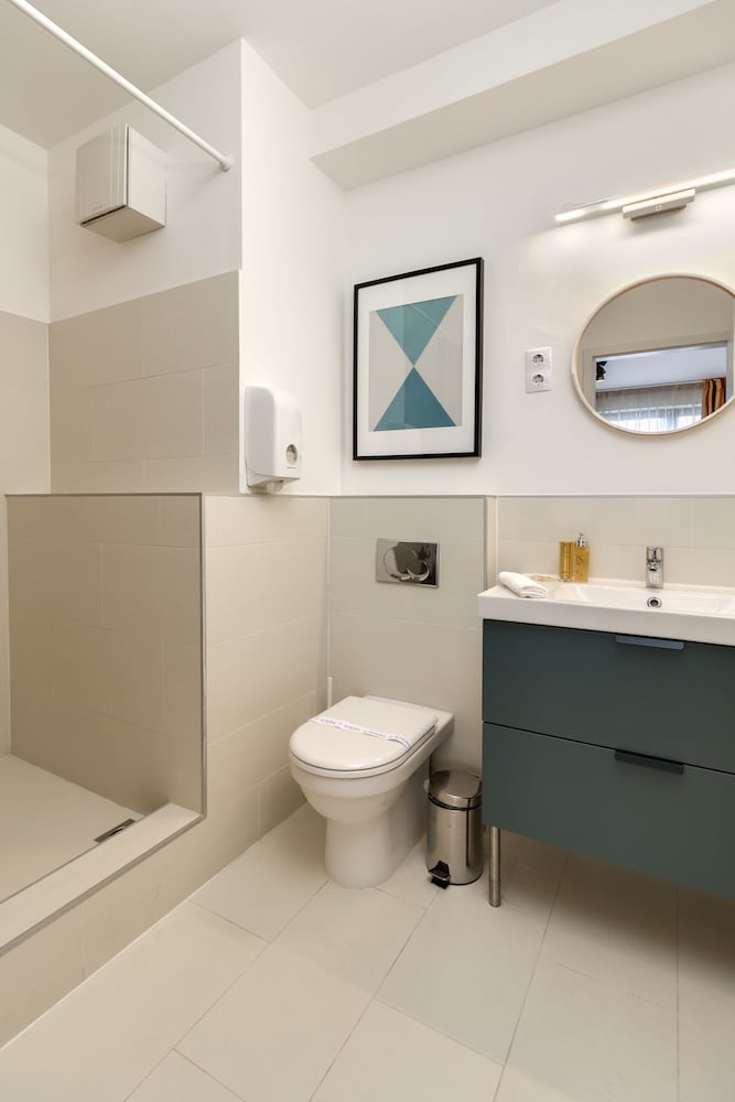 Quality Point Apartment 11/44
