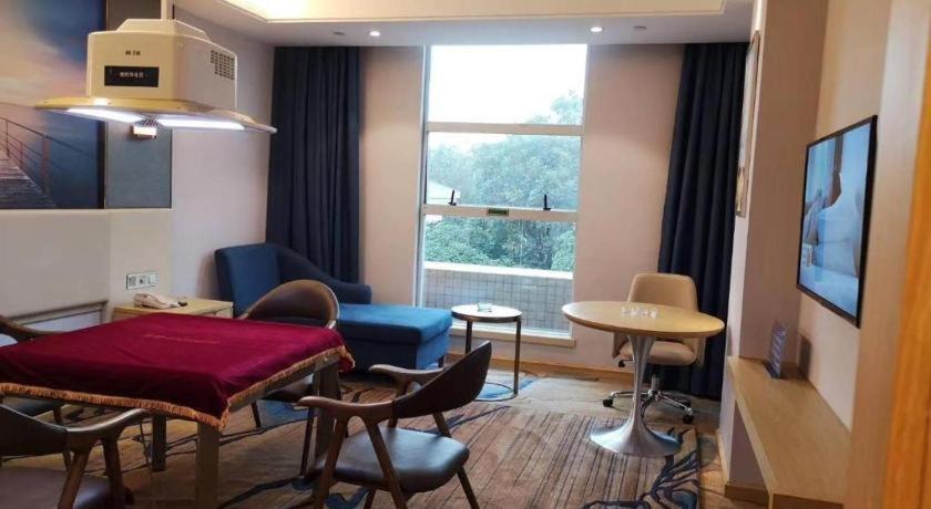 Vienna Hotel (Foshan Yihuan Lishui) 48/60