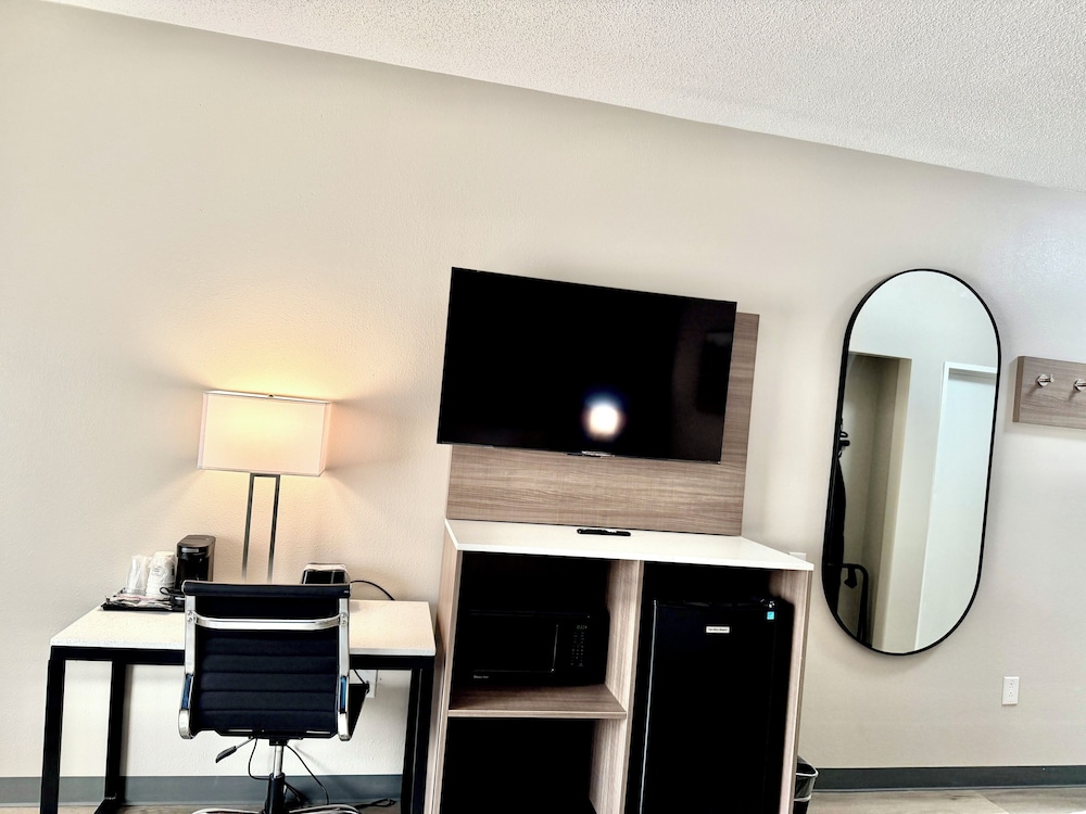 Baymont by Wyndham Louisville Southwest 25/34