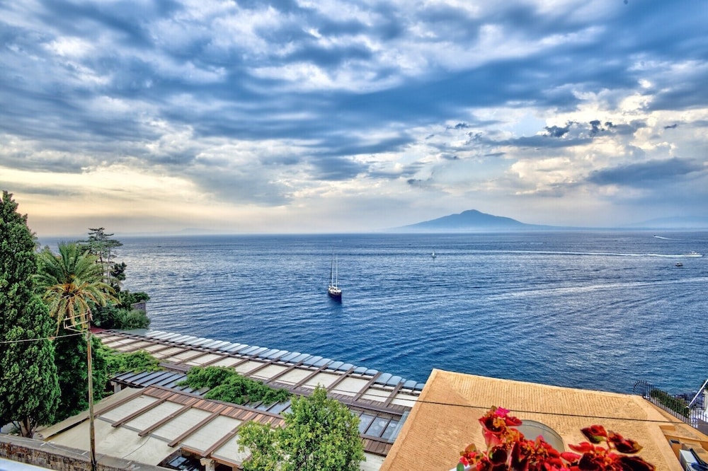 Hotel Regina Sorrento 66/72