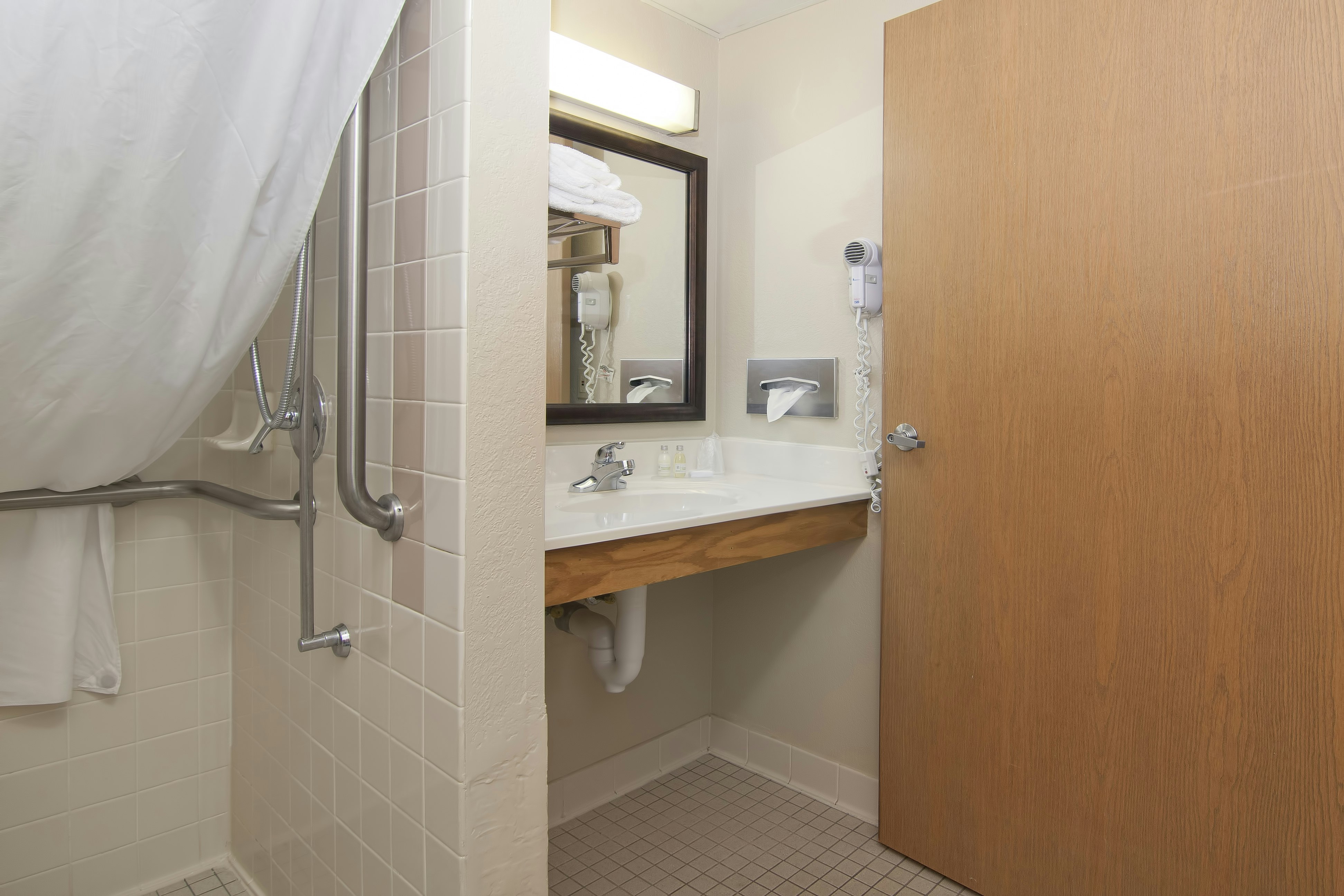 Boarders Inn Suites Faribault Mn 79/80