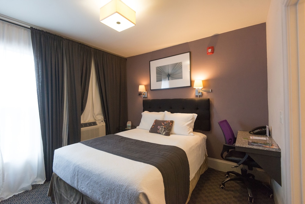 Island, Ladies, Queen Bed