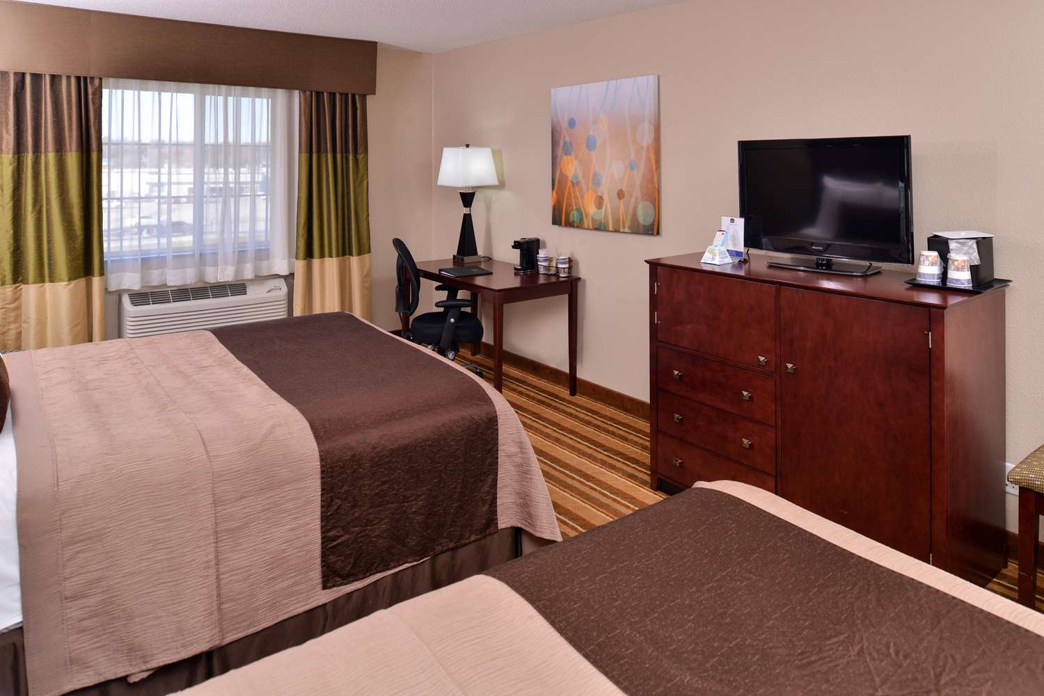 غرفة بسريرين كوين، Old Mill Inn Omaha NE 3/4