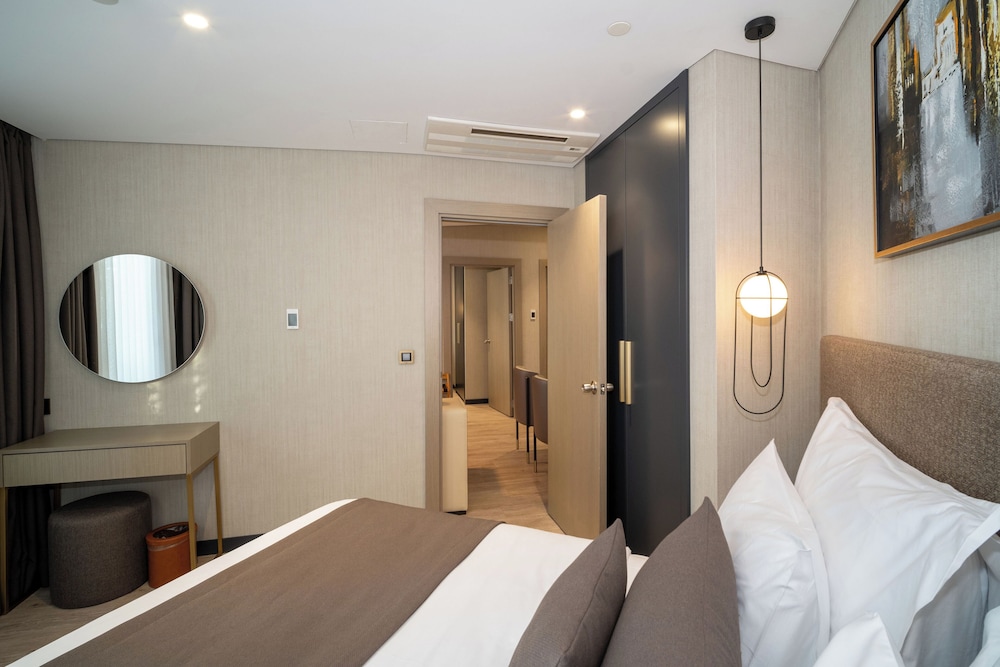 Rayelin Hotel Old Town 16/50
