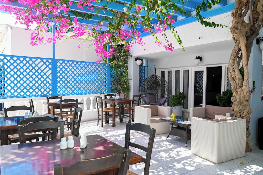 NARKISSOS HOTEL 29/50