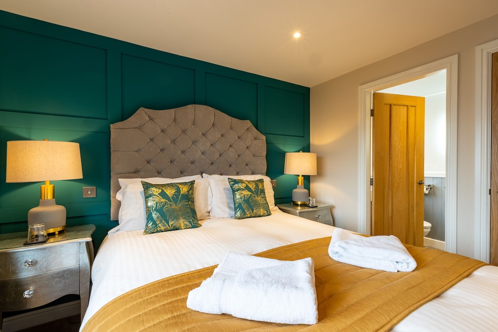 Holly Lodge Guest House 23/72
